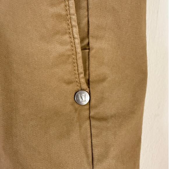 Vuori Collins Chino Pants V433 Mens 36 x 30 Khaki Brown Cotton Preppy Athleisure - Picture 11 of 12